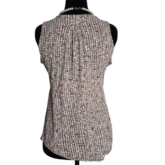 Banana Republic Geometric V-Neck Top - Tag S (Fits like M) - Picture 2 of 4